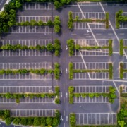 Efektywne zarządzanie parkingiem przy supermarkecie